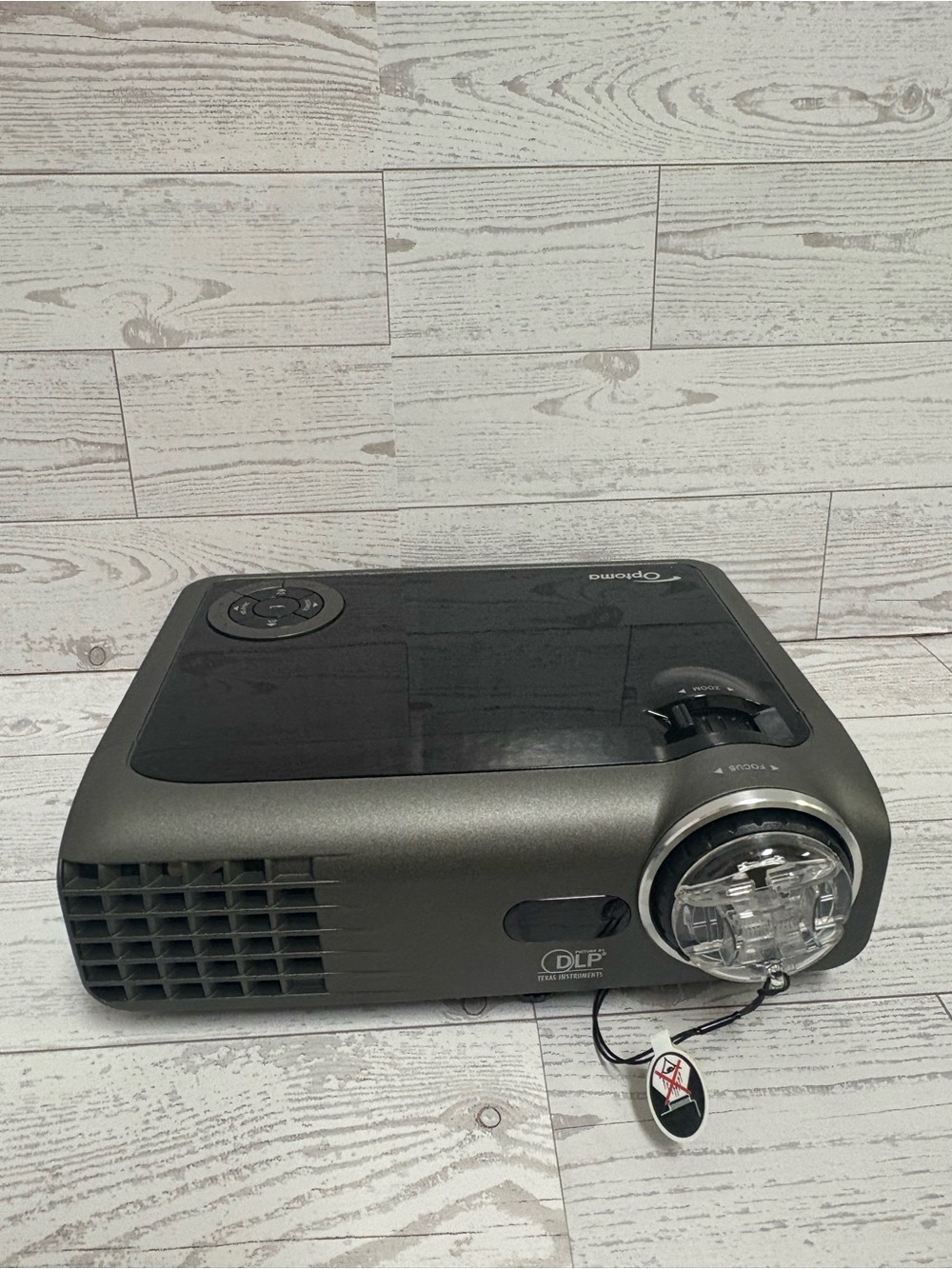 Optoma ex330 1024 x 768 XGA
2,200 Lumens DLP Projector
DAEXSSZ